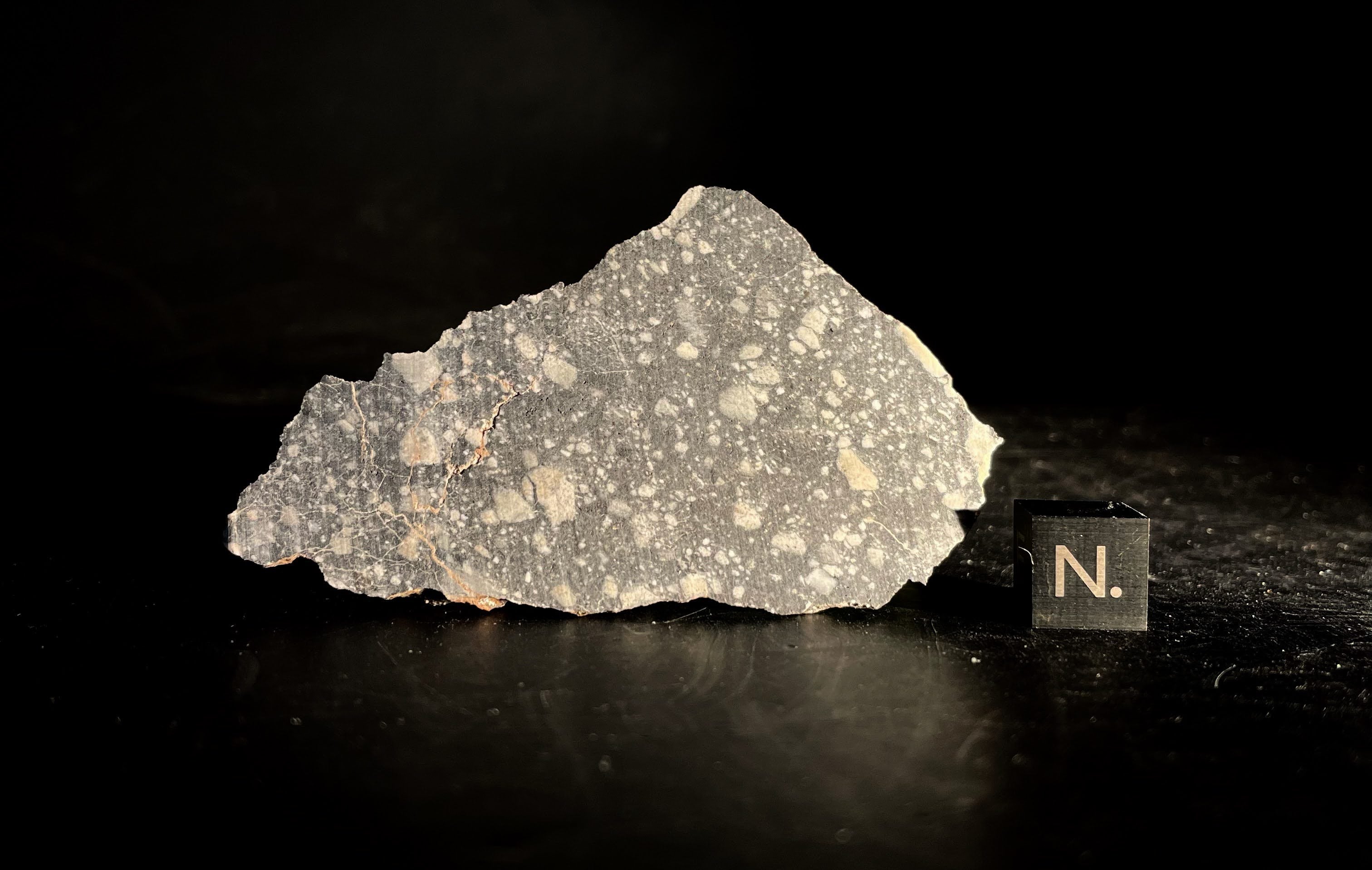 Astonishing Non Magnetic Meteorites: A Photographic Journey - 7fnnpp4