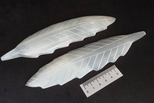 SELENITE LEAF CHARGING PLATE