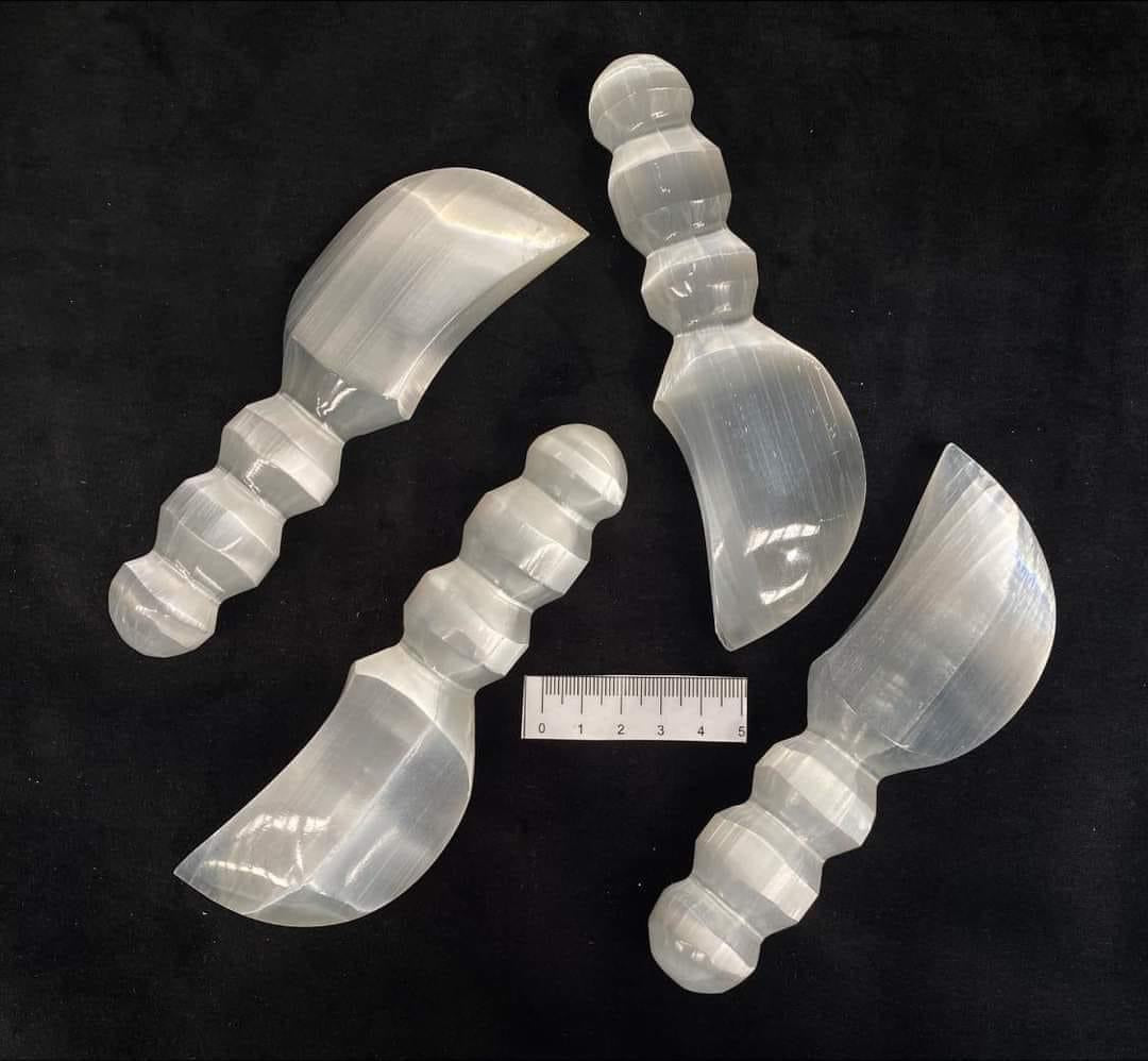 SELENITE CURVED DAGGER - SMALL