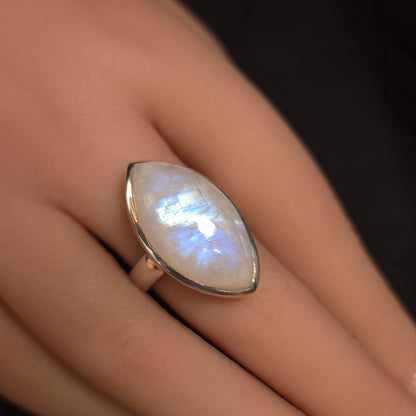 MOONSTONE RING set in STERLING SILVER