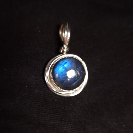 Round Labradorite Pendant