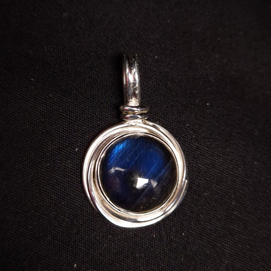 Round Labradorite Pendant