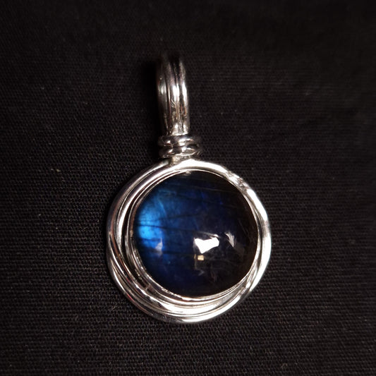 Round Labradorite Pendant