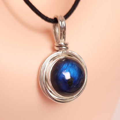 Round Labradorite Pendant