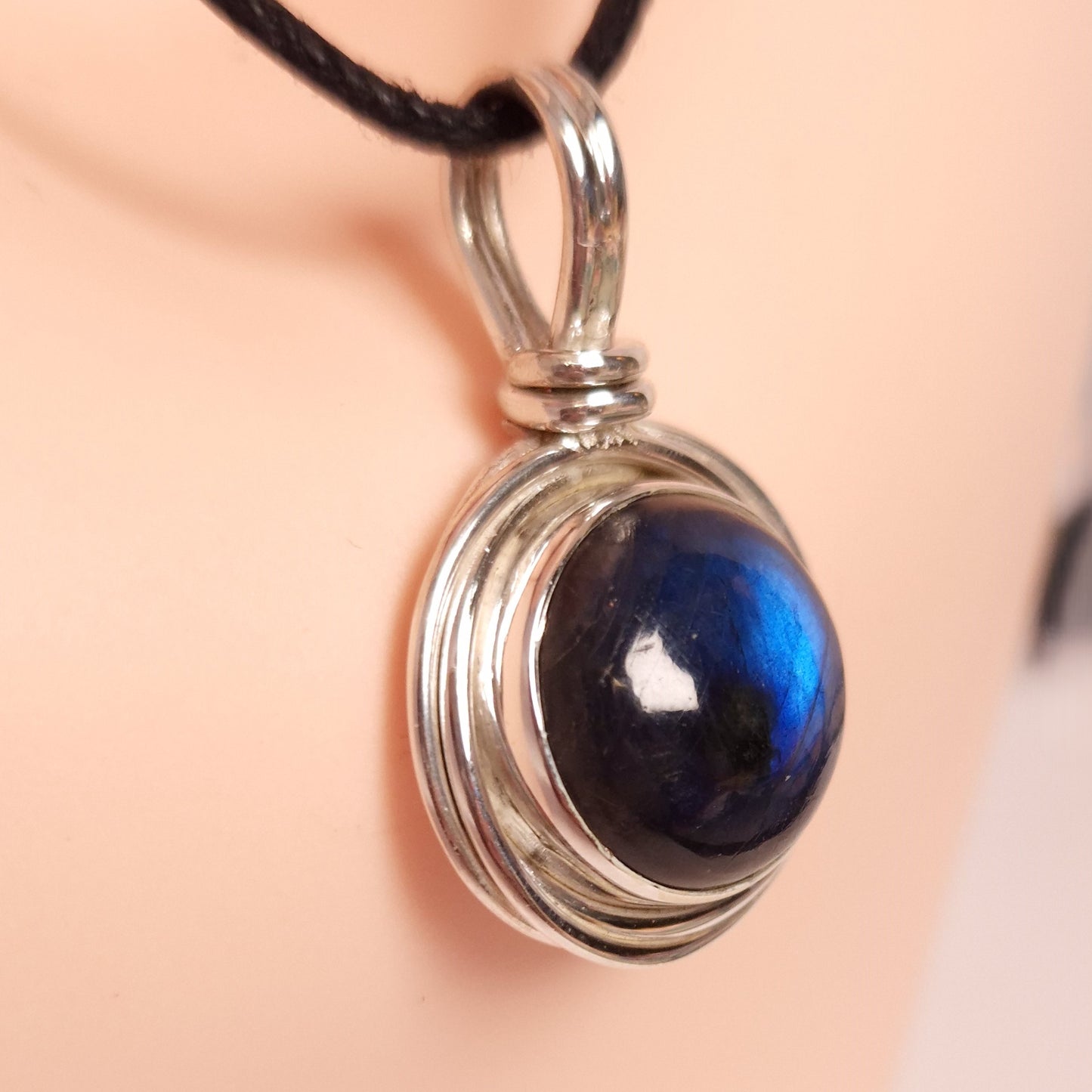 Round Labradorite Pendant