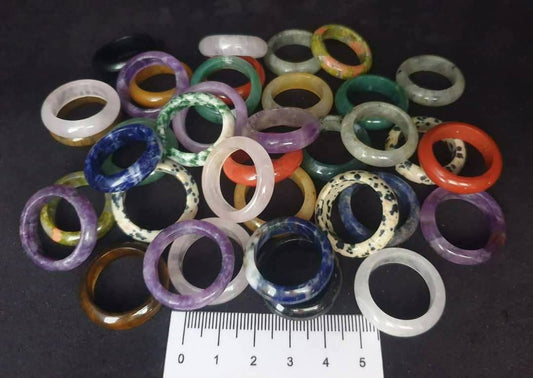 ASSORTED CRYSTAL RINGS