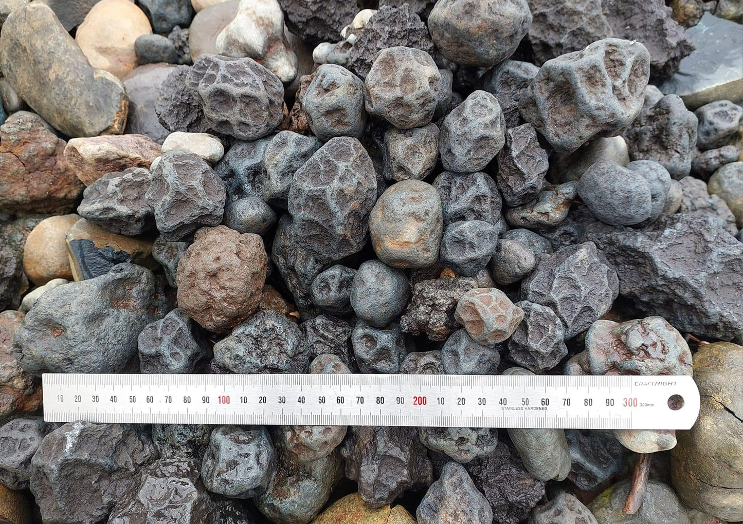 Vivianite Rough - 1kg